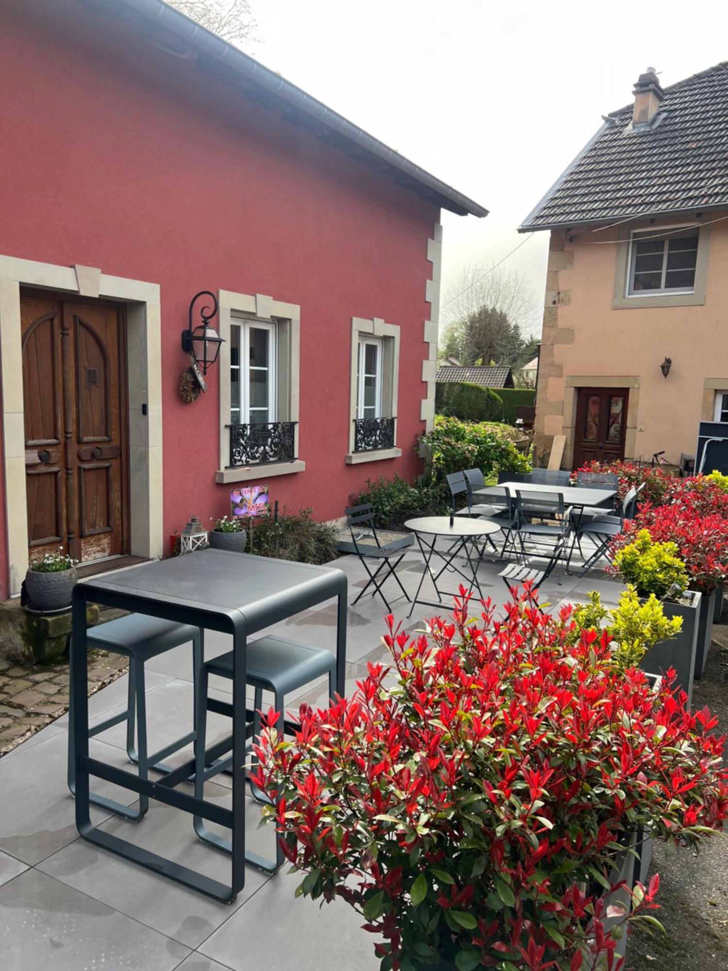 Logis Hotel Domaine Du Moulin 圣阿沃尔德 外观 照片