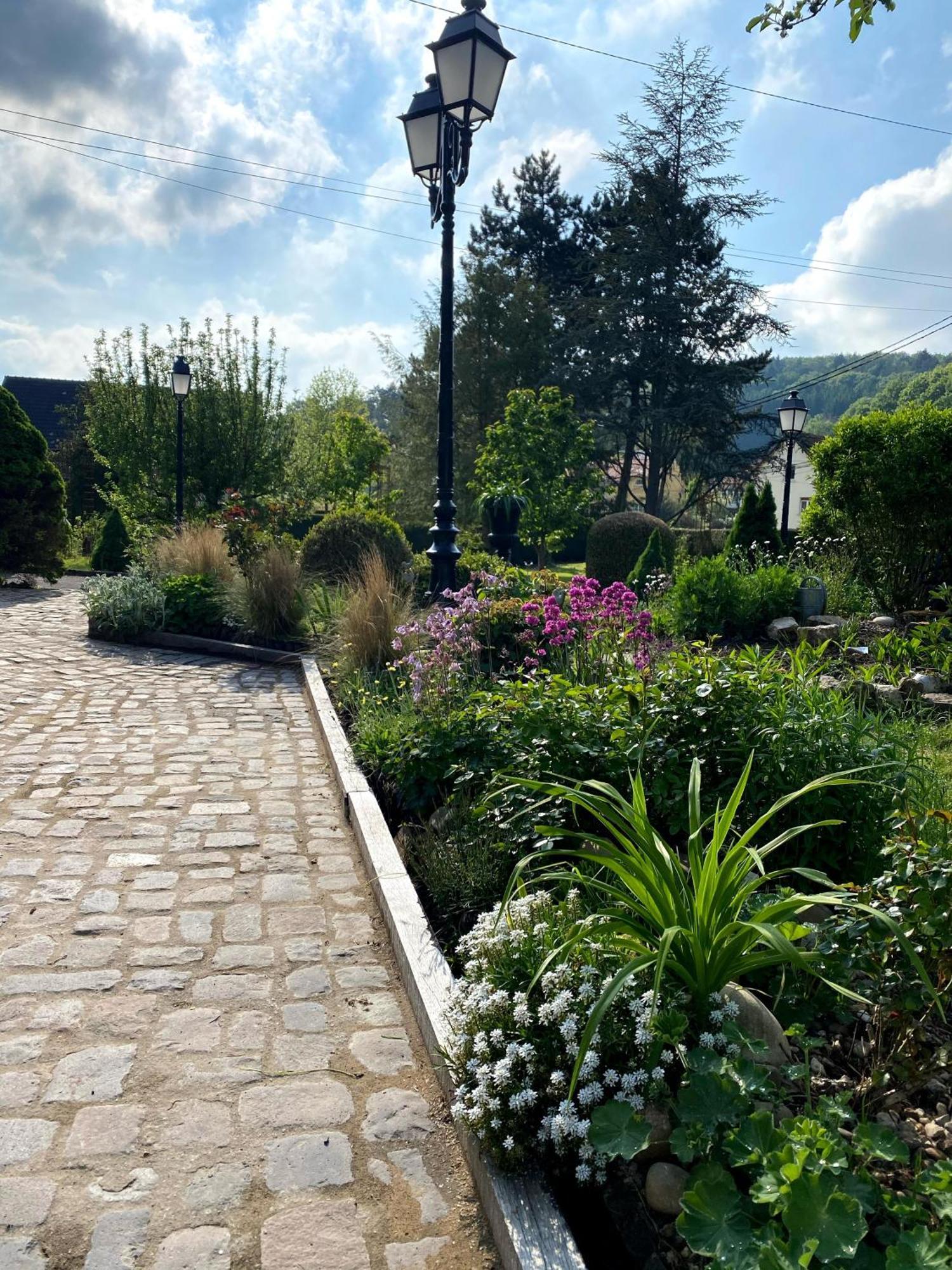 Logis Hotel Domaine Du Moulin 圣阿沃尔德 外观 照片